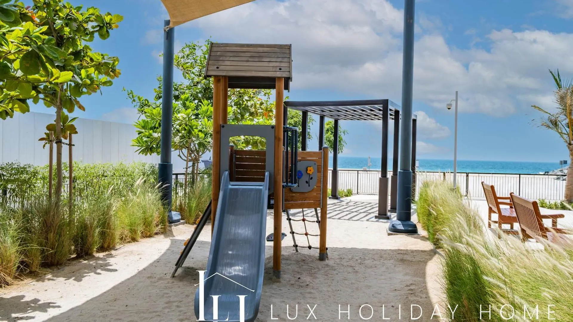 Lux The Le Pont Sea View Suite Dubai Apartment